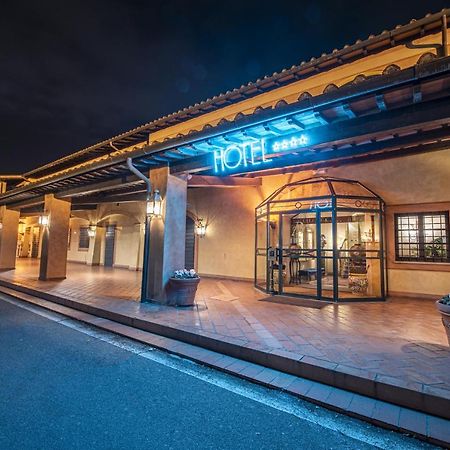 Hotel Boccaccio Calcinaia Bagian luar foto