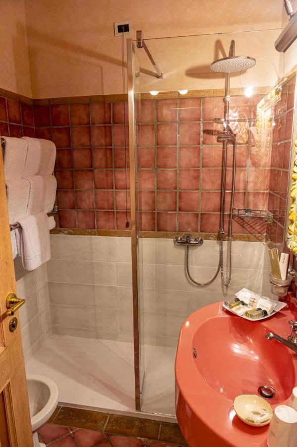 Hotel Boccaccio Calcinaia Bagian luar foto
