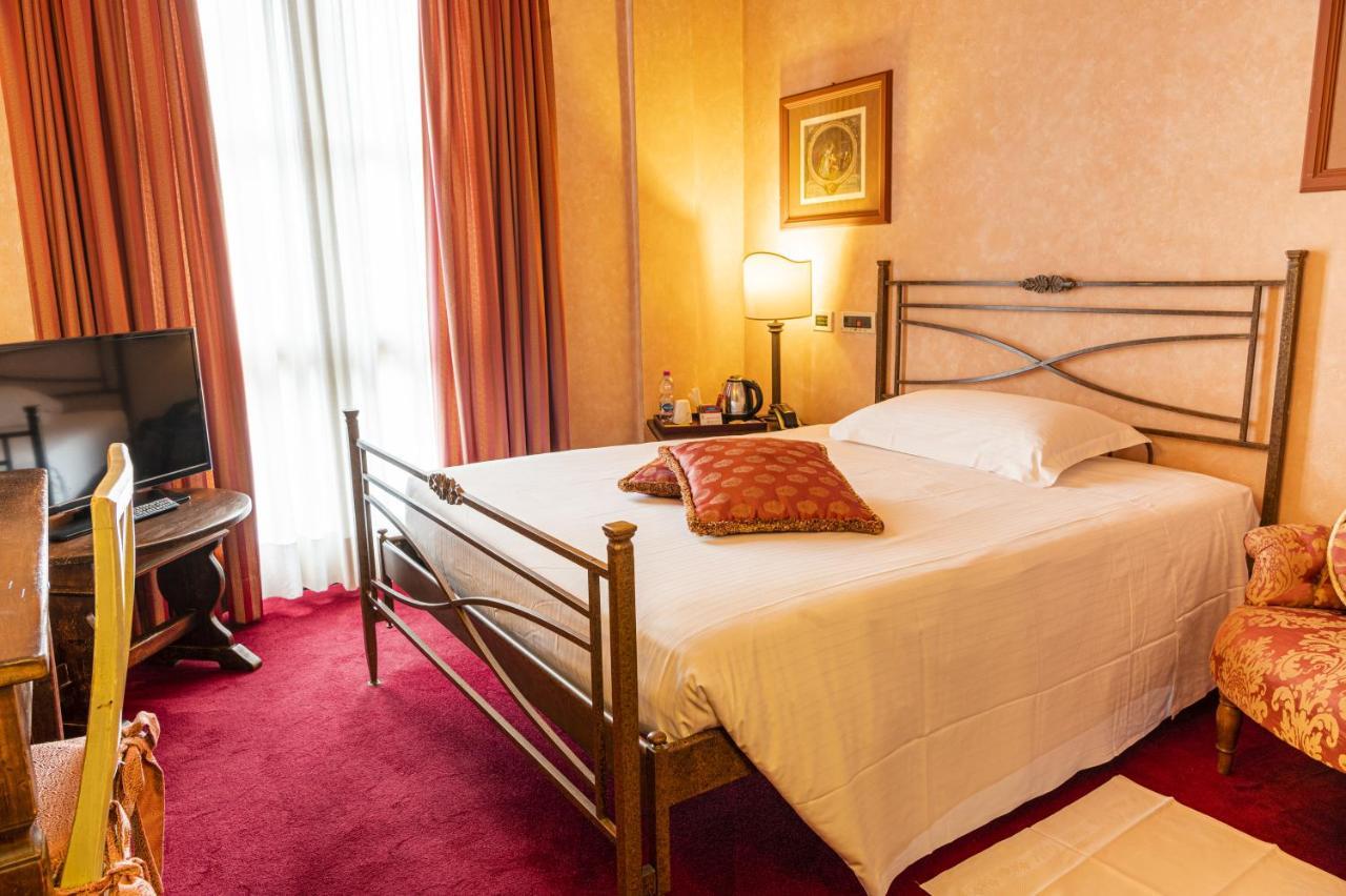 Hotel Boccaccio Calcinaia Bagian luar foto