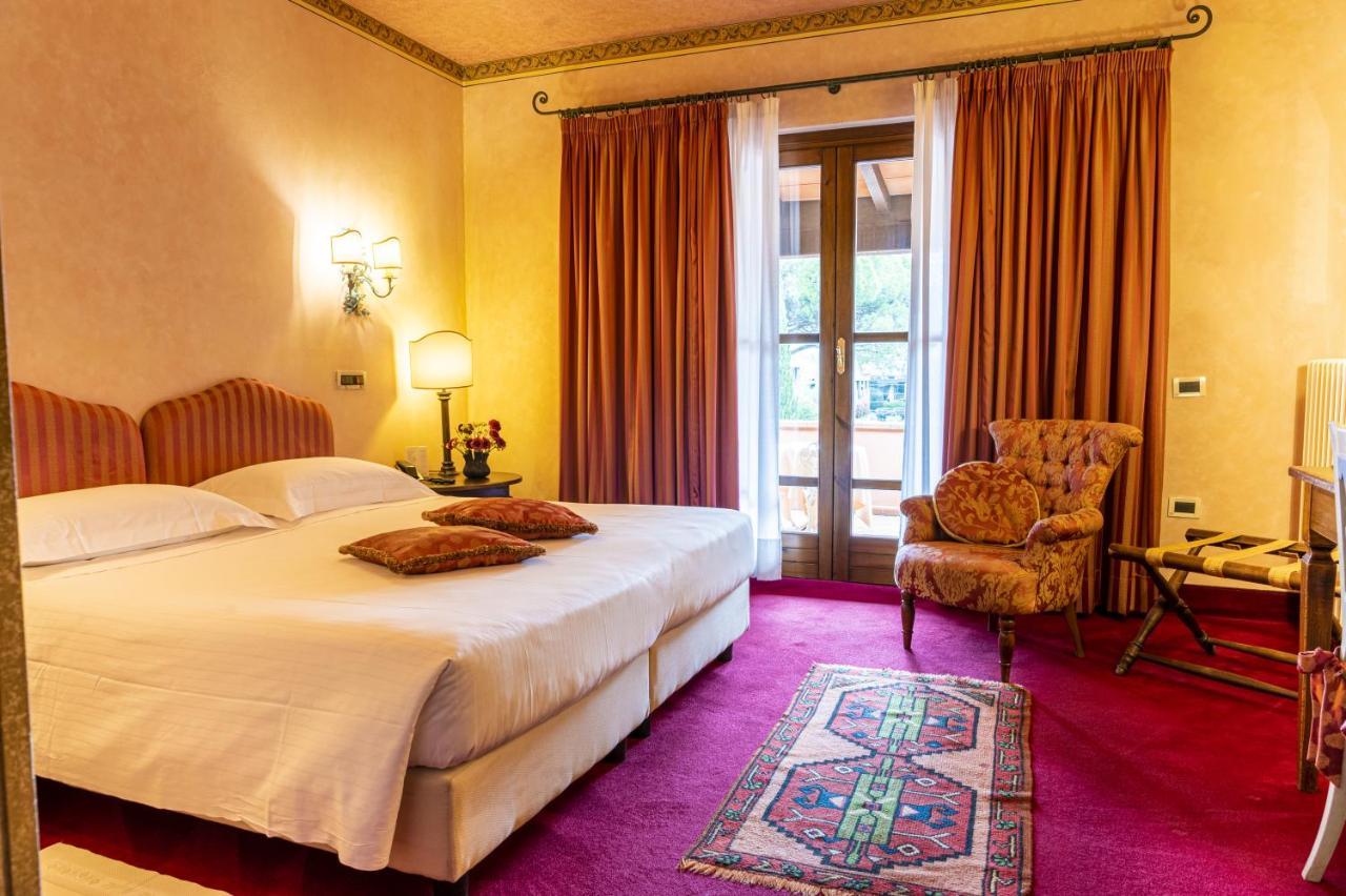 Hotel Boccaccio Calcinaia Bagian luar foto