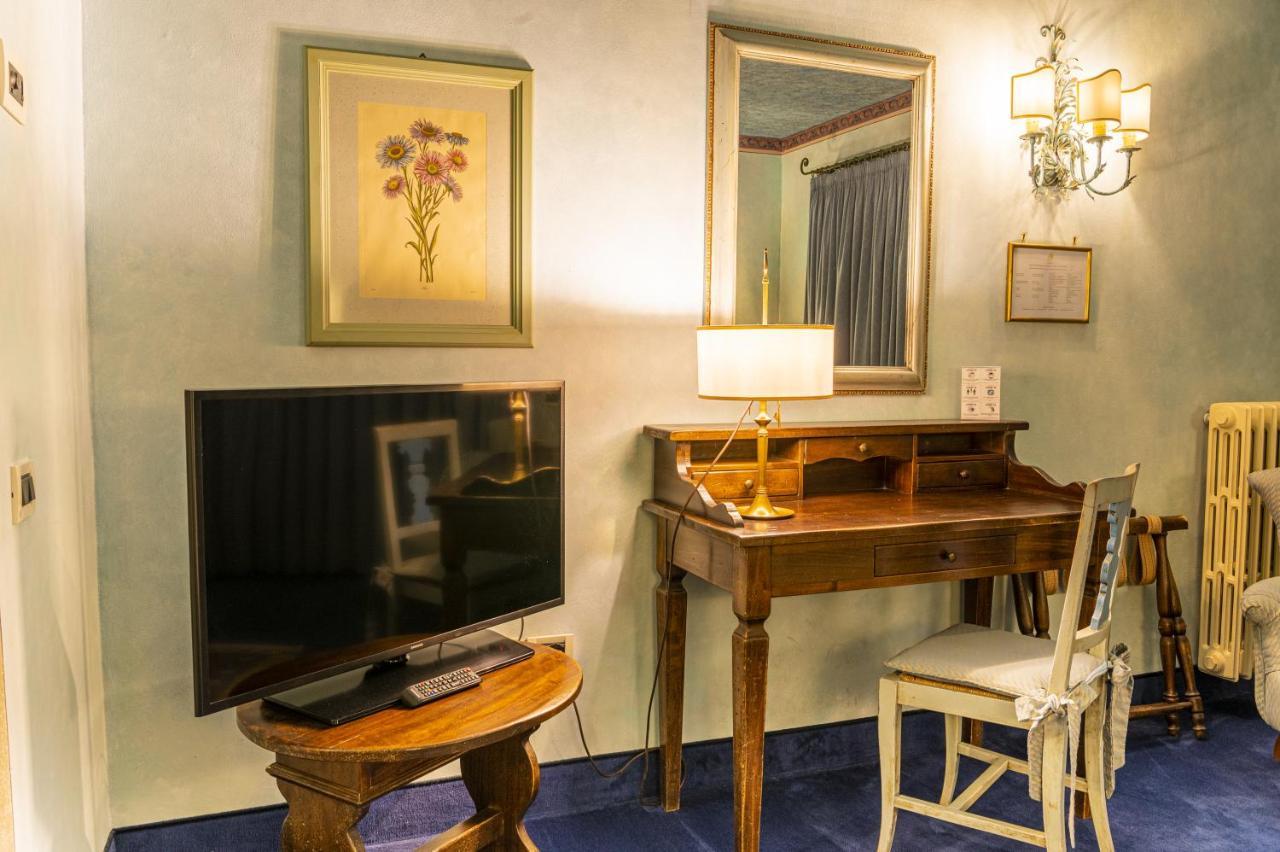 Hotel Boccaccio Calcinaia Bagian luar foto