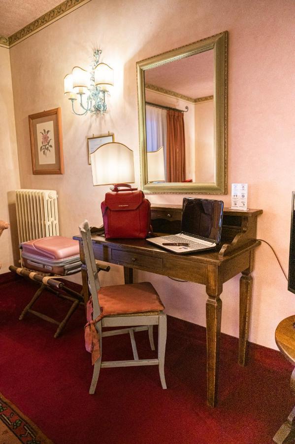 Hotel Boccaccio Calcinaia Bagian luar foto