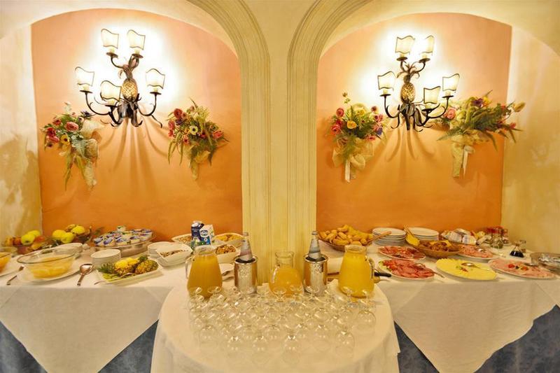 Hotel Boccaccio Calcinaia Bagian luar foto