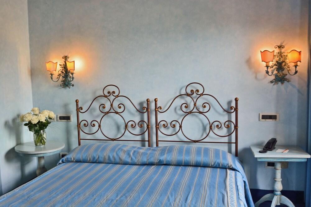 Hotel Boccaccio Calcinaia Bagian luar foto