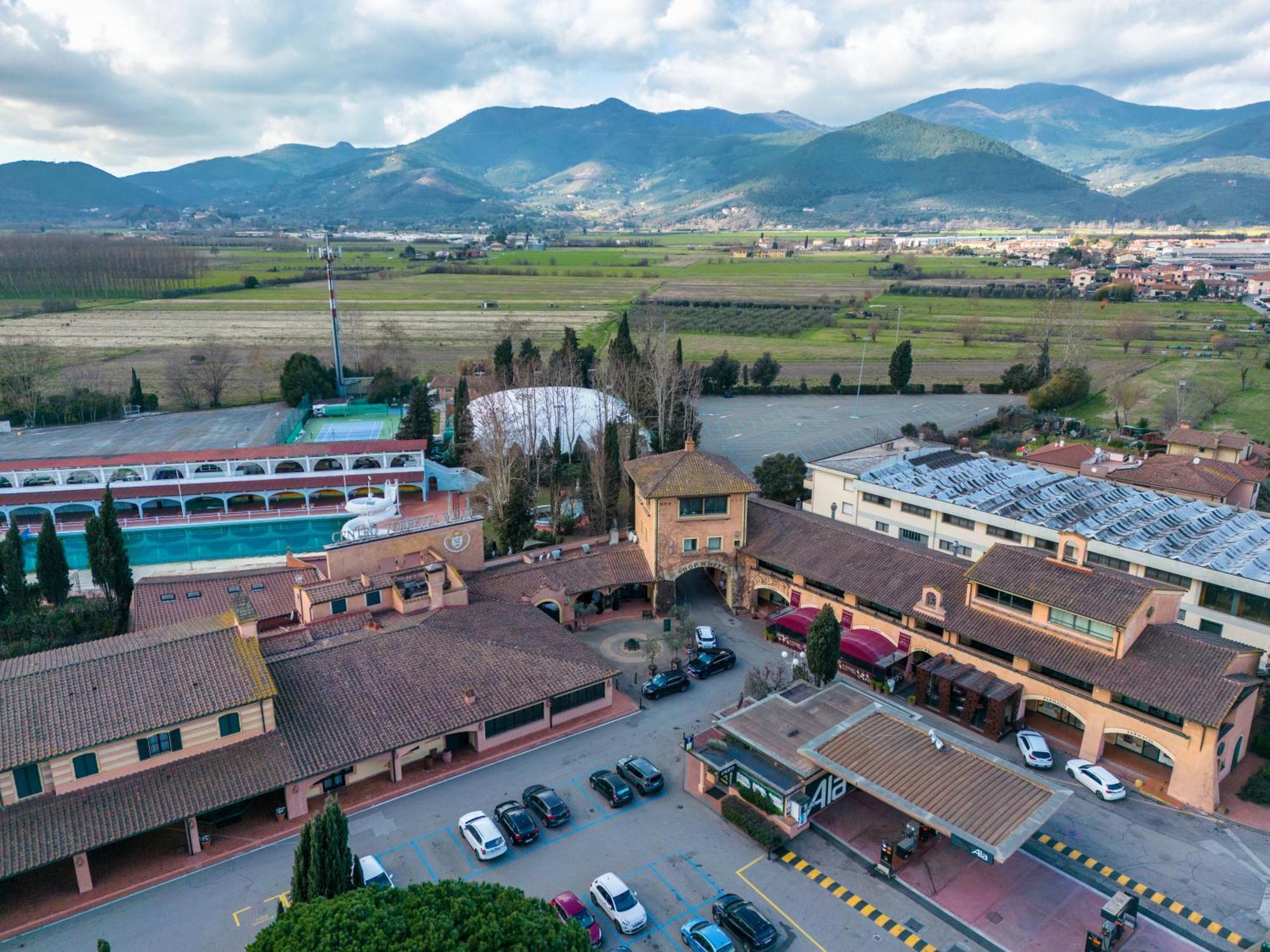 Hotel Boccaccio Calcinaia Bagian luar foto