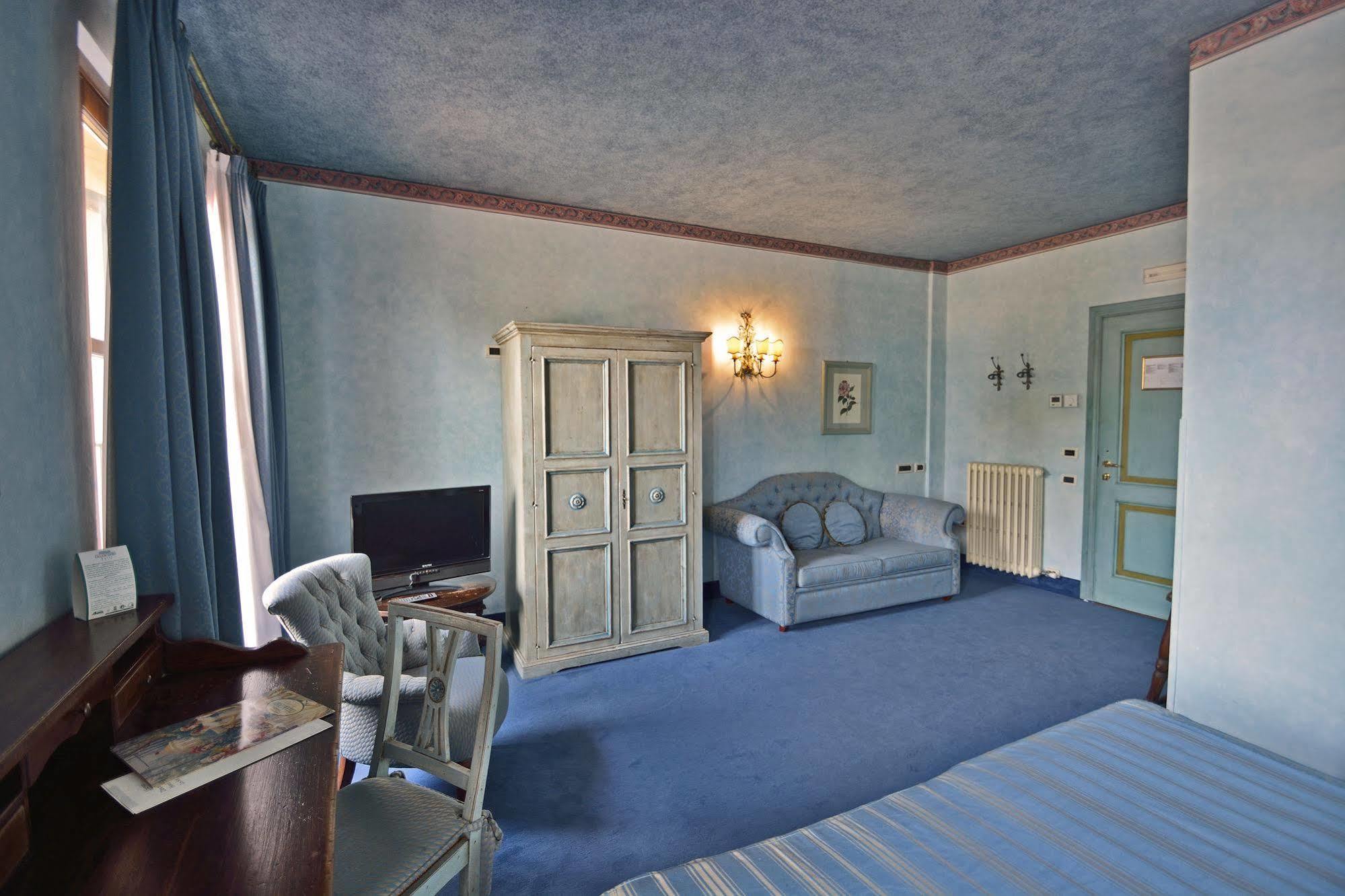 Hotel Boccaccio Calcinaia Bagian luar foto